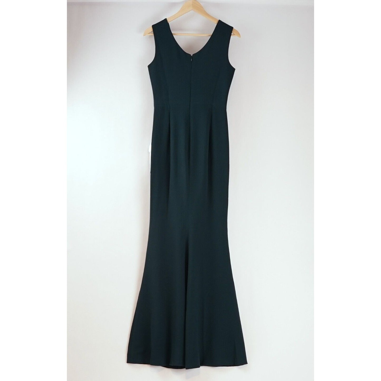 Dress the Population Sandra Plunge Crepe Trumpet Gown in Pine Green - S