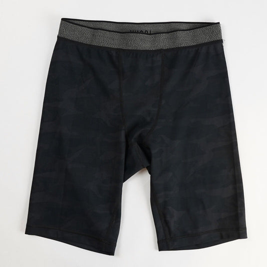 Vuori Limitless Compression Shorts in Black Camo - L