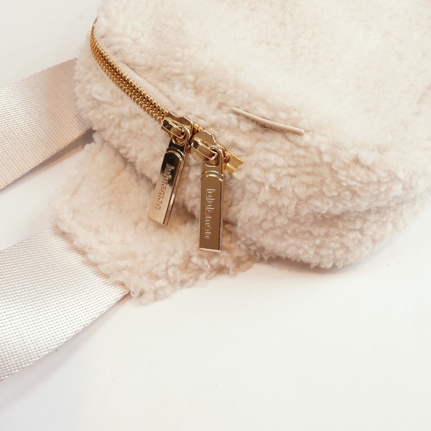 Lululemon Everywhere Belt Bag Large 2L Sherpa Fleece White Opal Gold