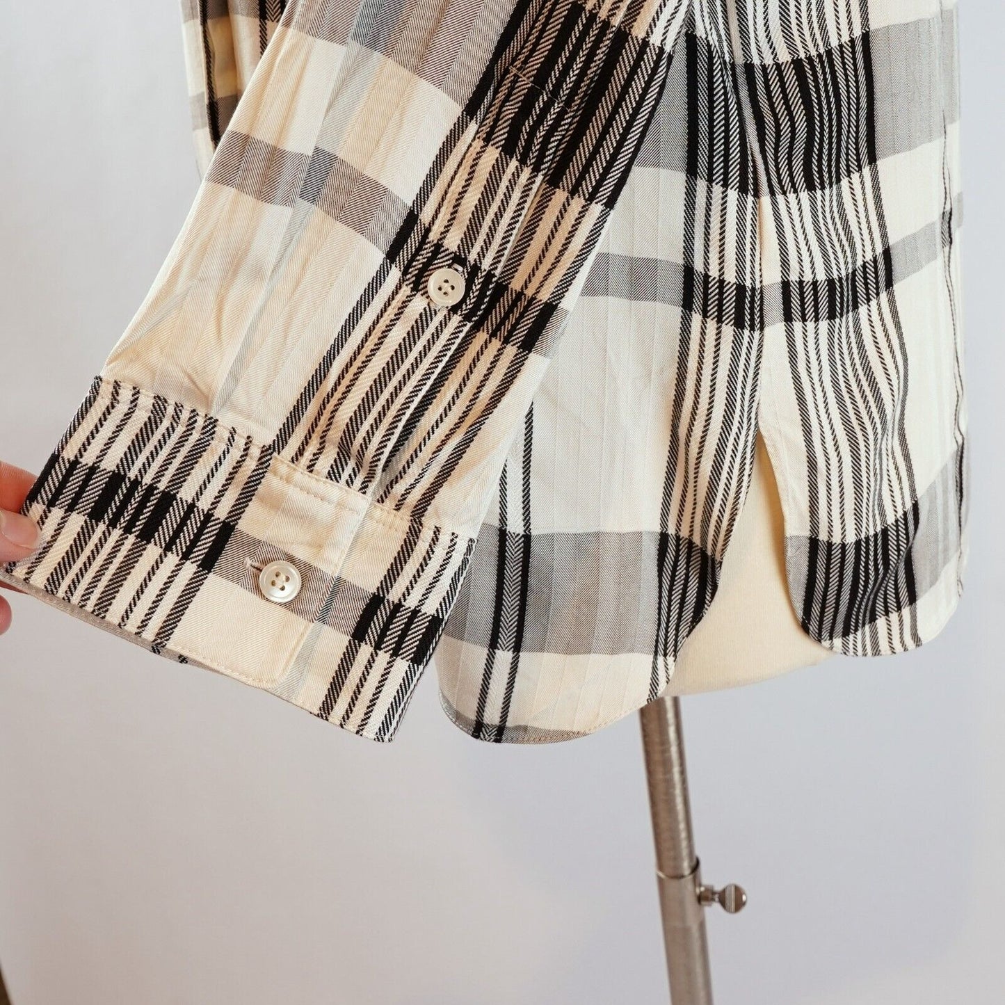 Theory Women's "Menswear Shirt" in Plaid Viscose/Silk - M