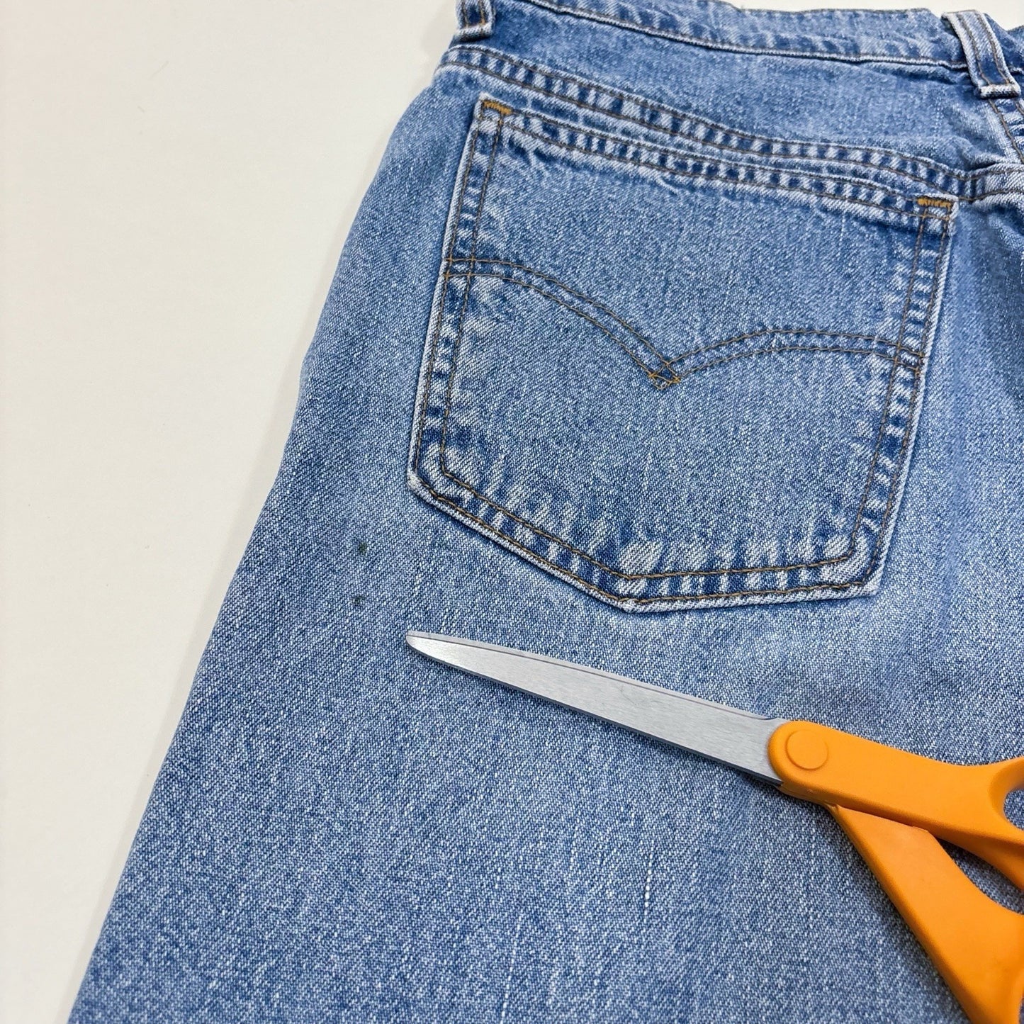 Vintage Levi's Wide Leg 965 Womens Medium Wash Jeans USA Made 31x31