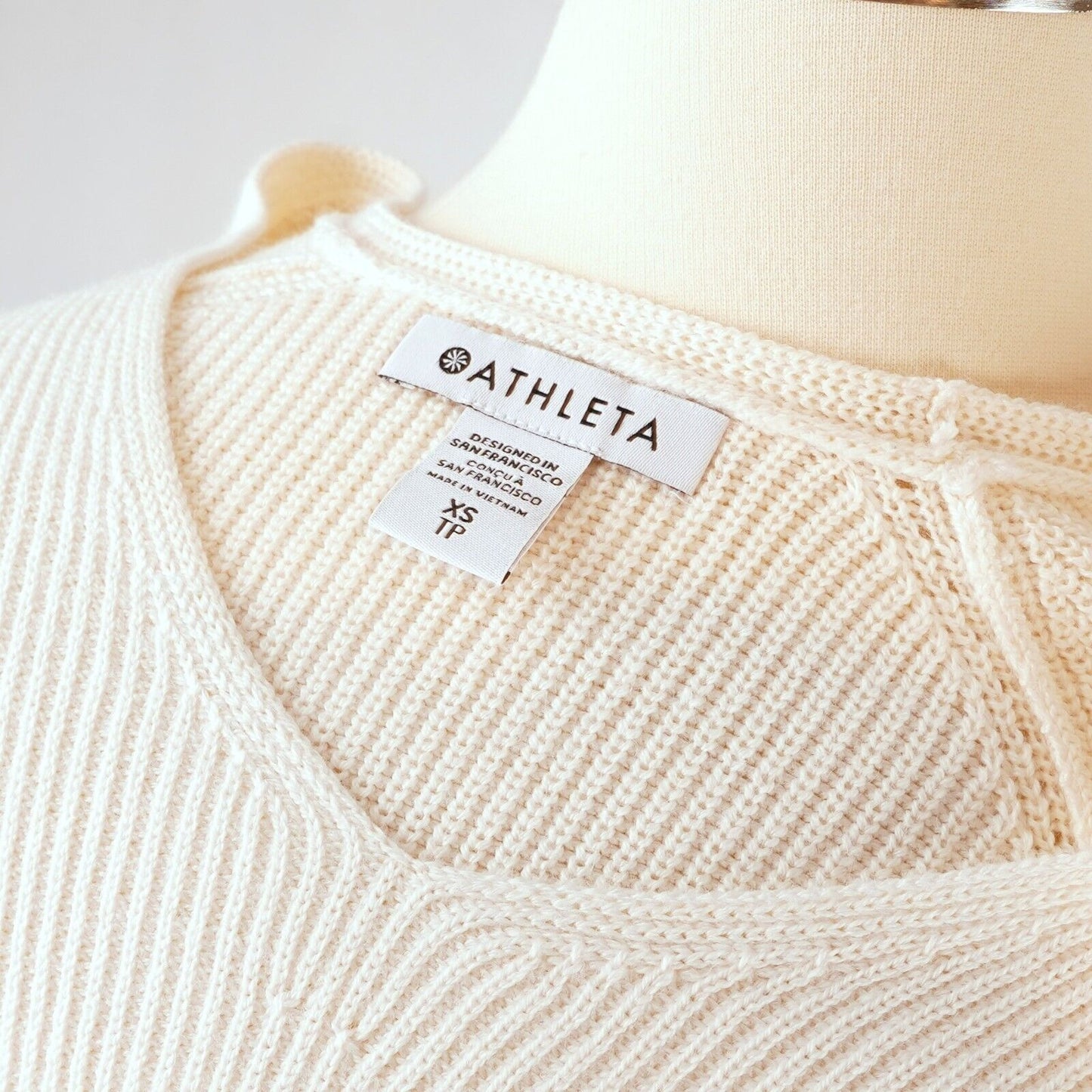 Athleta Hanover V-Neck Sweater in Ivory - XS