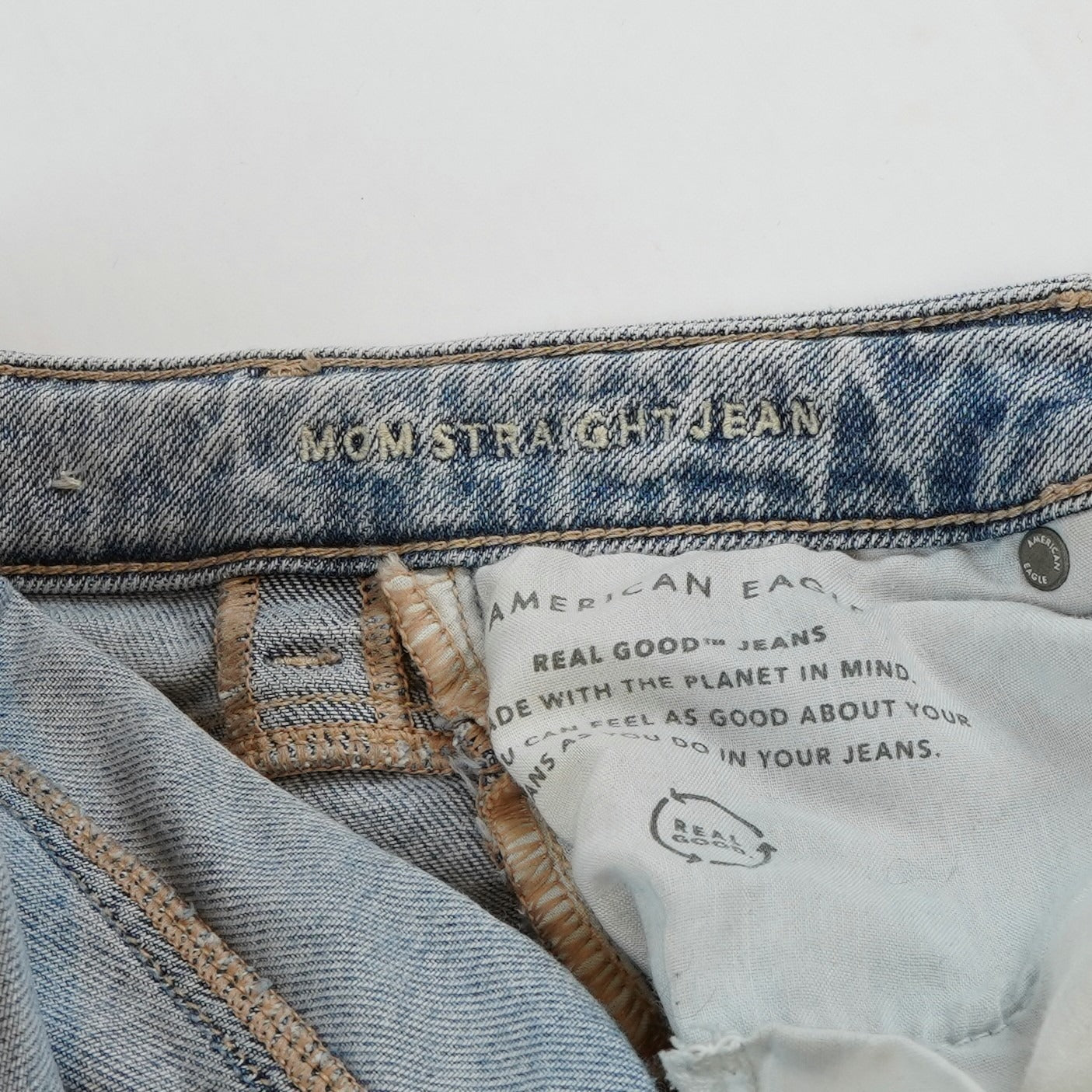 American Eagle Mom Straight Jeans Light Wash - 0 Short