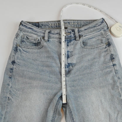 American Eagle Mom Straight Jeans Light Wash - 0 Short