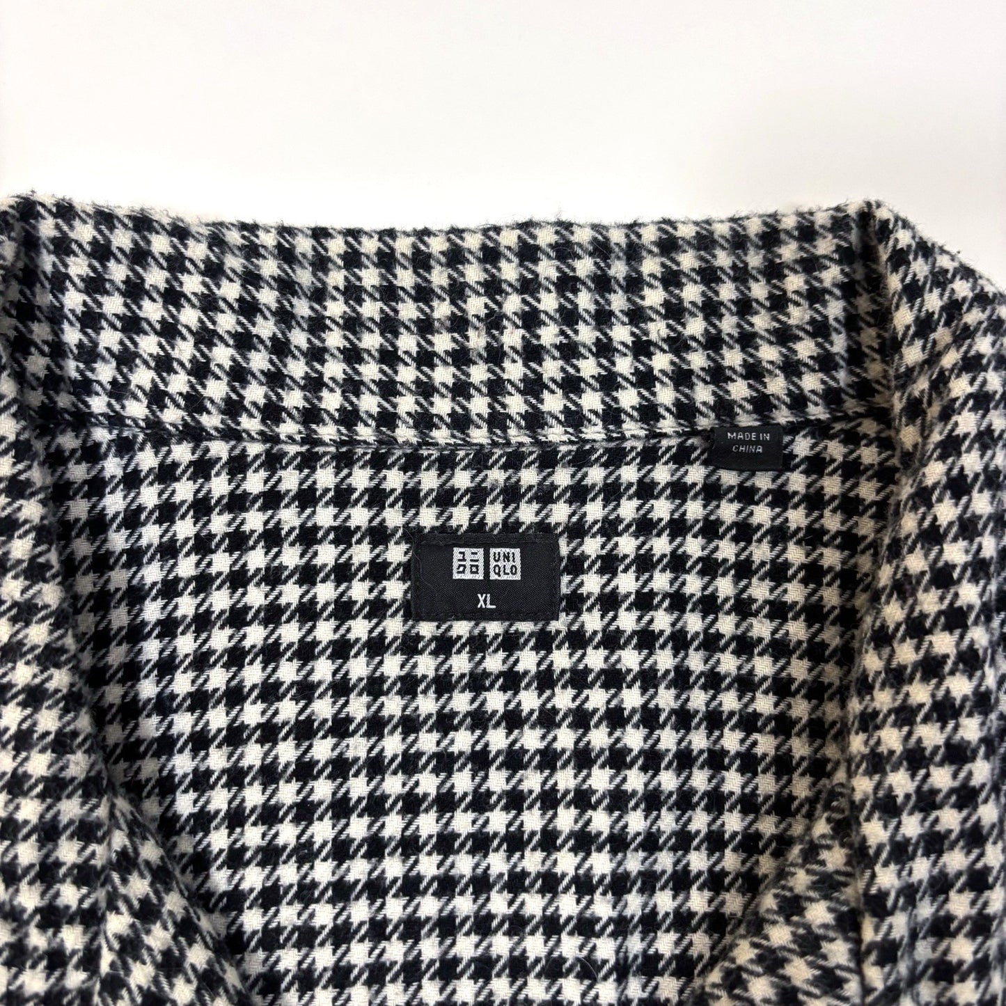 Uniqlo Houndstooth Button Up Long Sleeve Collared Shirt - XL