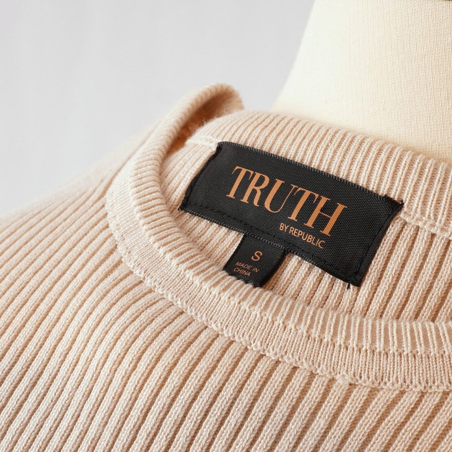 Truth by Republic Short Sleeve Ribbed Knit Crewneck Sweater - S