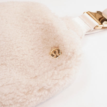 Lululemon Everywhere Belt Bag Large 2L Sherpa Fleece White Opal Gold