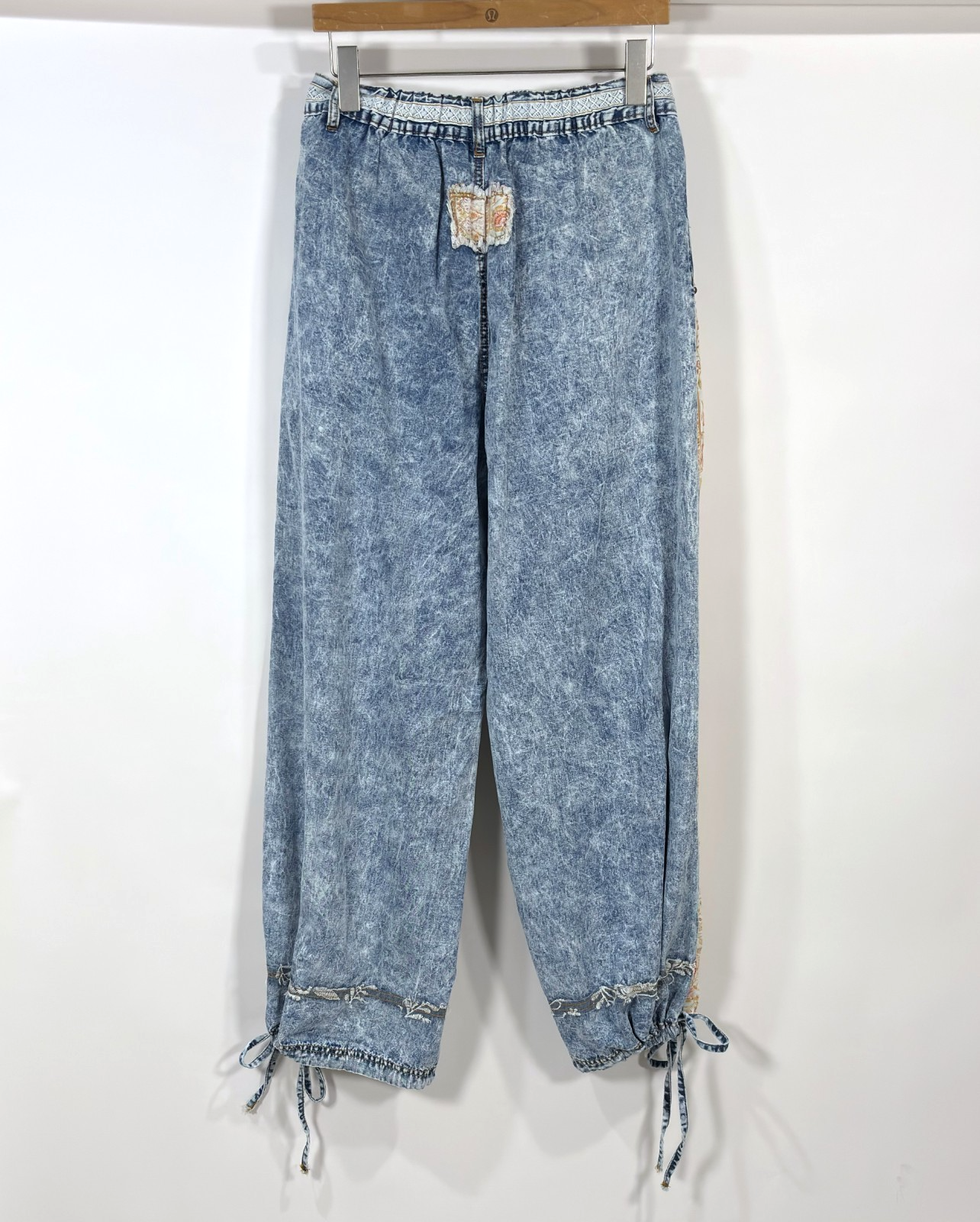POL Denim and Floral Panel Studded and Lace Detailed Pants - M