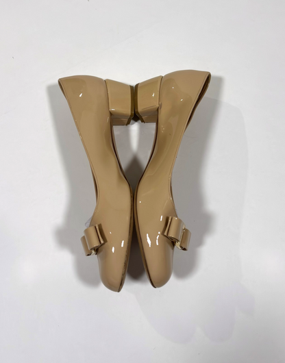 Salvatore Ferragamo Vara Patent Leather Bow Pumps Beige - 10