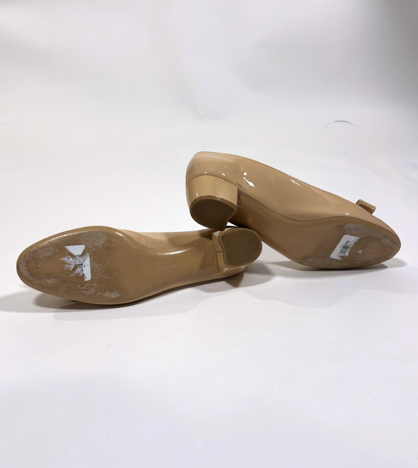 Salvatore Ferragamo Vara Patent Leather Bow Pumps Beige - 10