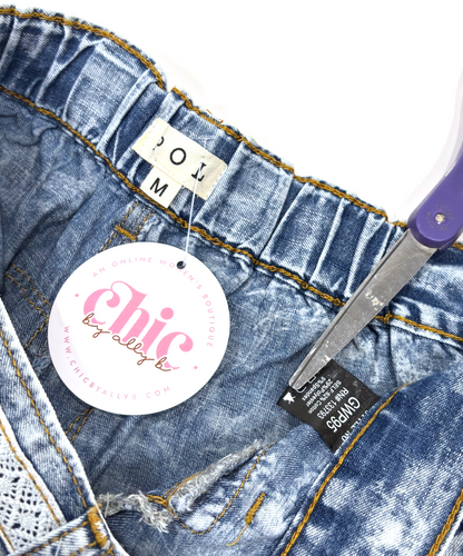 POL Denim and Floral Panel Studded and Lace Detailed Pants - M