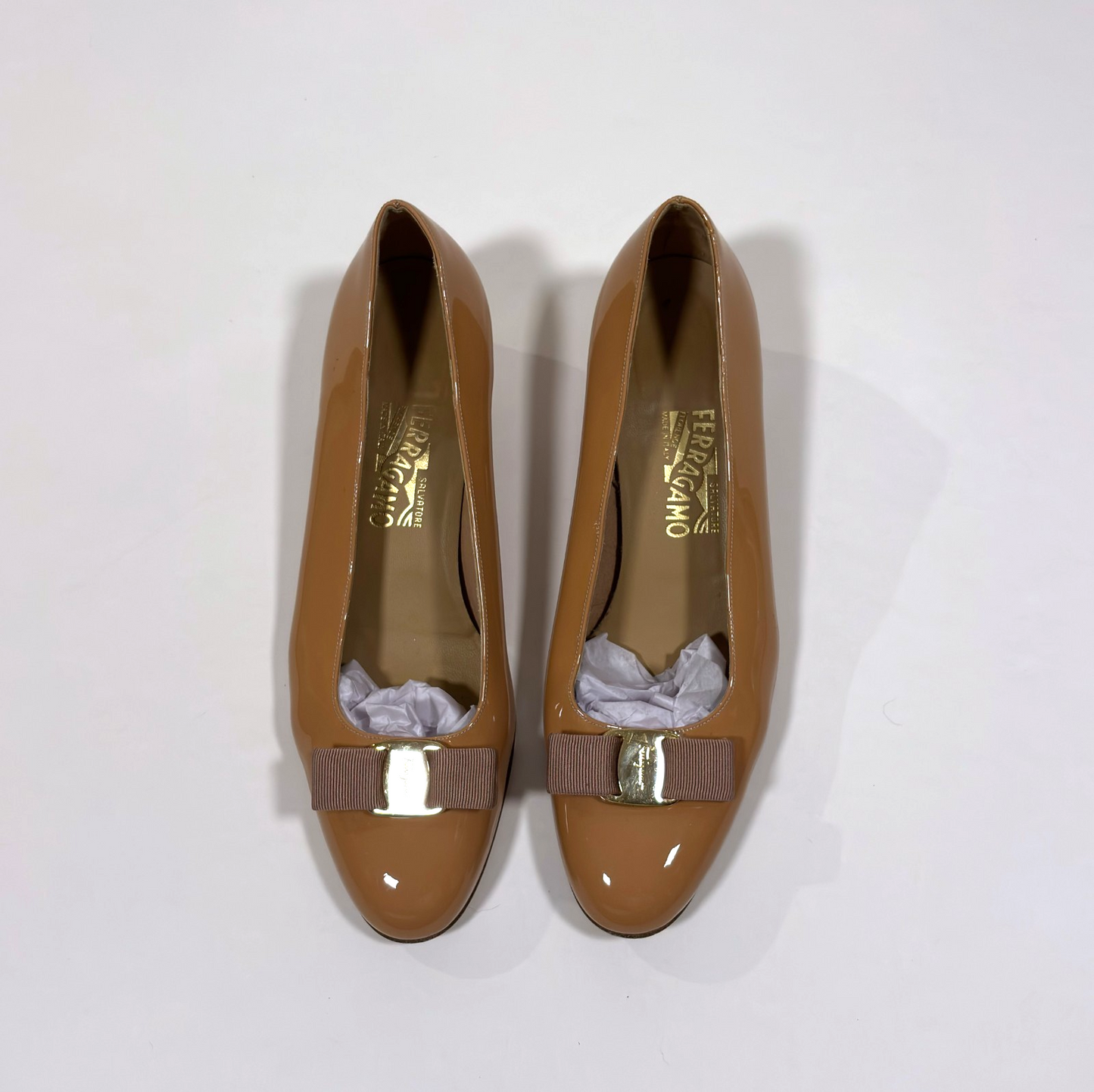 Salvatore Ferragamo Vara Block Heel Bow Pumps Caramel - 10.5