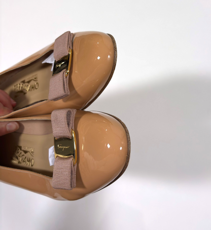 Salvatore Ferragamo Vara Block Heel Bow Pumps Caramel - 10.5