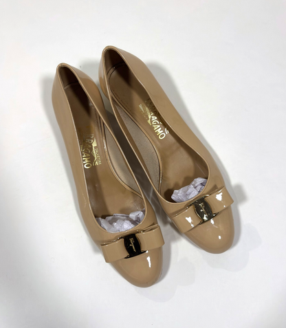 Salvatore Ferragamo Vara Patent Leather Bow Pumps Beige - 10