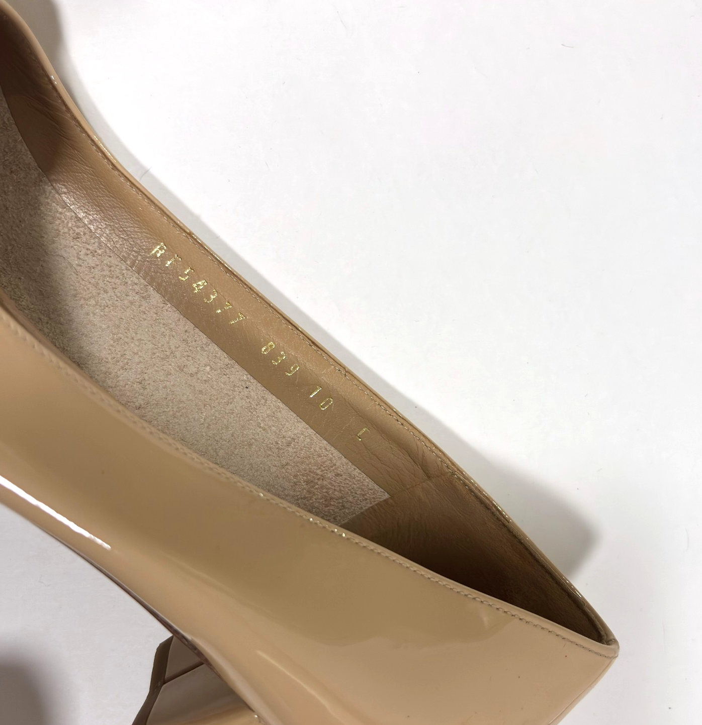 Salvatore Ferragamo Vara Patent Leather Bow Pumps Beige - 10