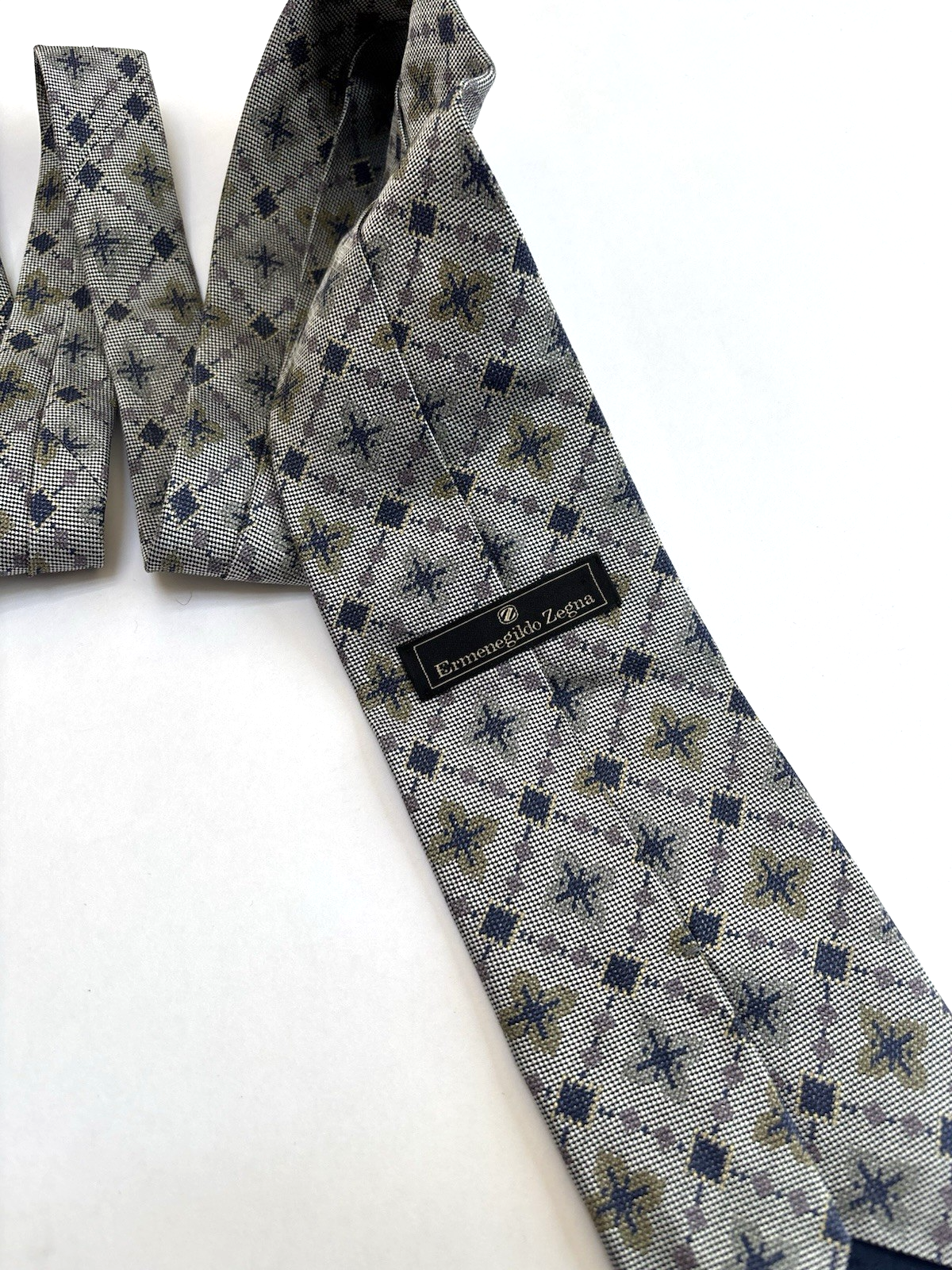 Ermenegildo Zegna Silk Floral Neck Tie Italy 3.5"