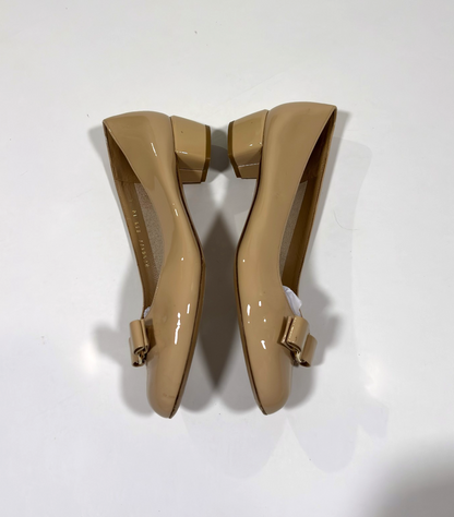 Salvatore Ferragamo Vara Patent Leather Bow Pumps Beige - 10